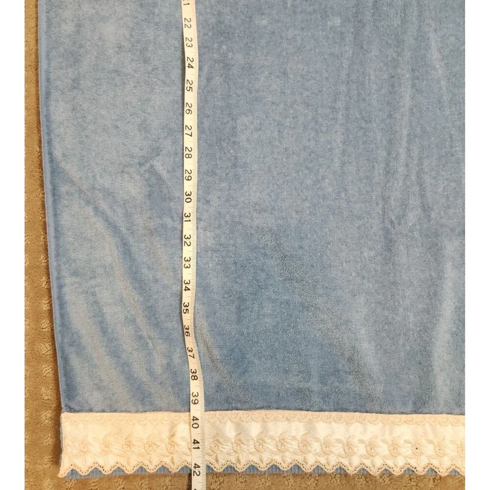 Vtg Saturday Knight Ltd Blue Embroidered Satin Trim Floral Bath & Hand Towel USA